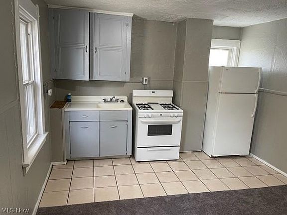 2nd image of 2109 Halstead Ave #6