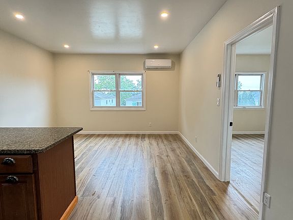 4th image of 880 Sinclair Ave #1A