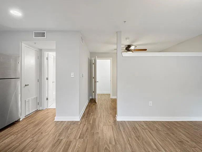 924 E 51st St #101 — Photo 12