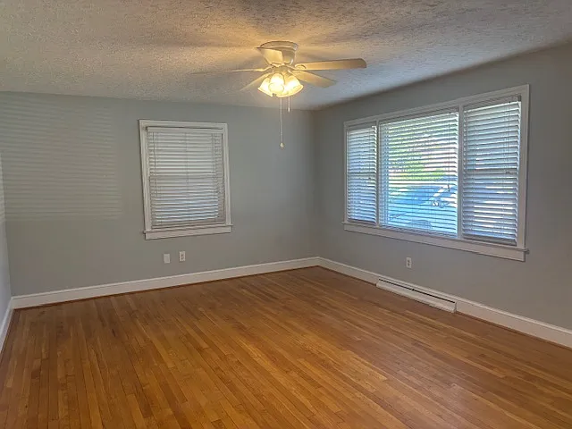 701 Greenleaf Ln — Photo 5