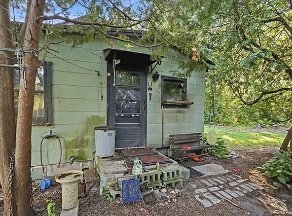 5th image of 15 Dogwood Road