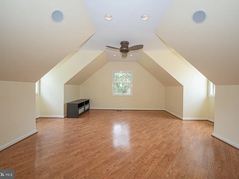 101 E Brookhaven Rd — Photo 81