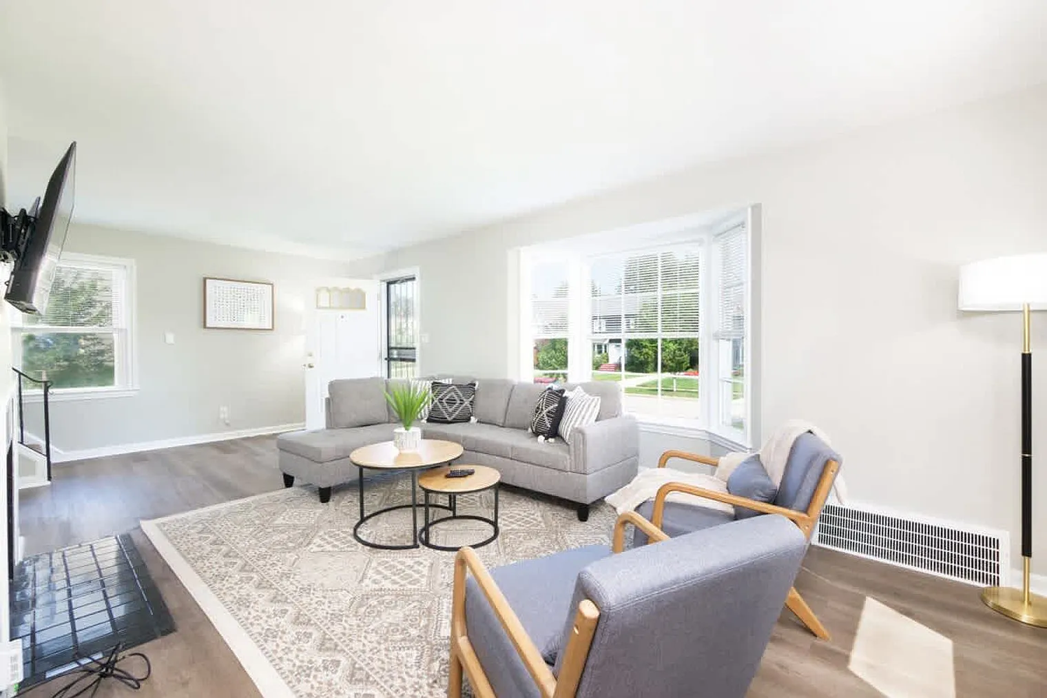 3 bed, 1.0 bath, $3,461 — Photo 4