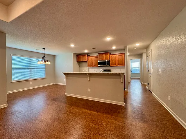 306 Lion Dr N — Photo 6