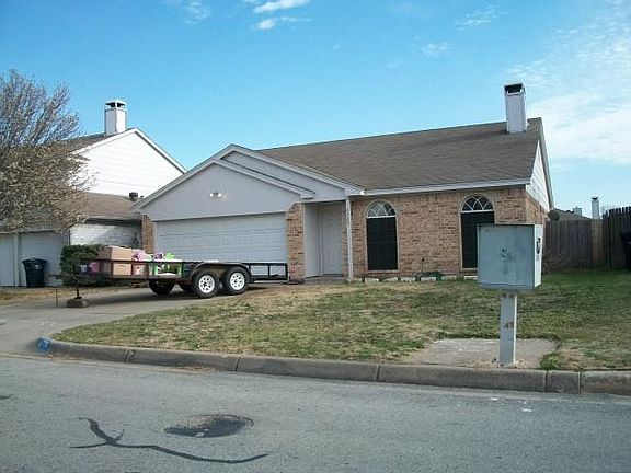 3rd image of 1725 Spicewood Trl