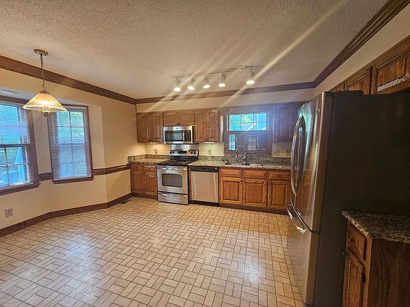5th image of 250 Lofton Dr