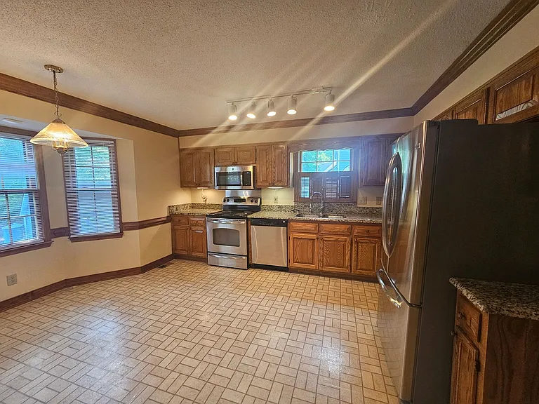 250 Lofton Dr — Photo 5