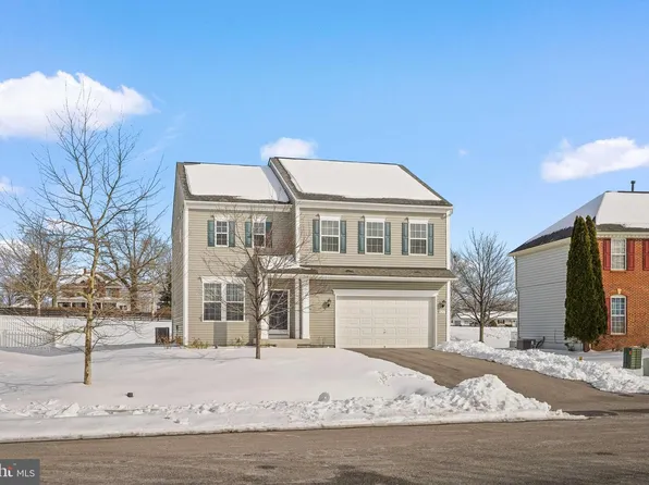 9611 Morning Walk Dr, Hagerstown, MD 21740