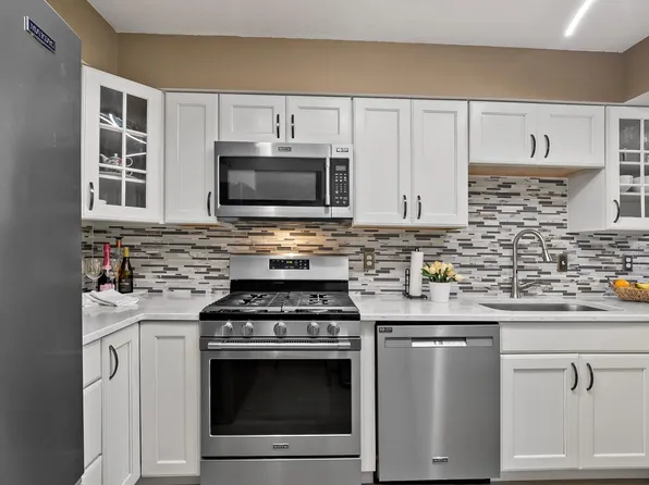 13956 Herald Ct, Apple Valley, MN 55124