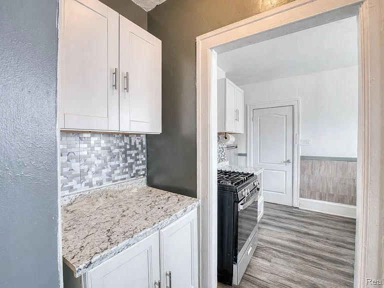 8770 Dexter — Photo 13