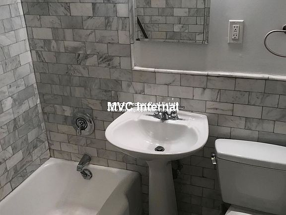 172 Comm bath