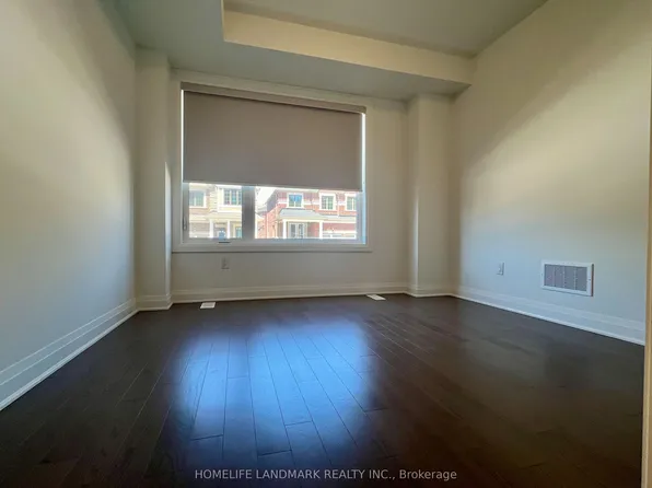 7 Wisla Ave, Markham, ON L6C 3M1