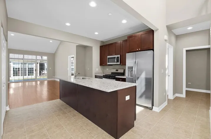 713 Verandah Dr — Photo 2