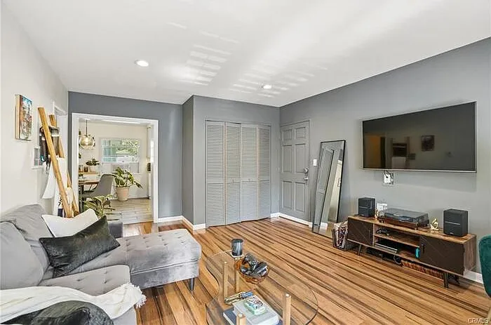 5841 Bowcroft St #4 — Photo 7