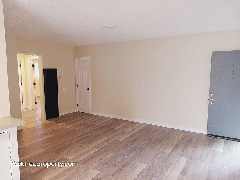 220 S East St — Photo 22