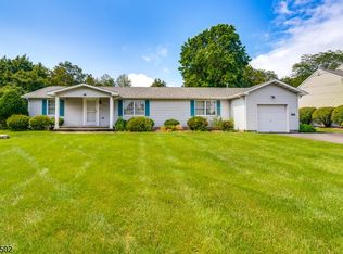 14 Sebring Rd, Somerset, NJ 08873