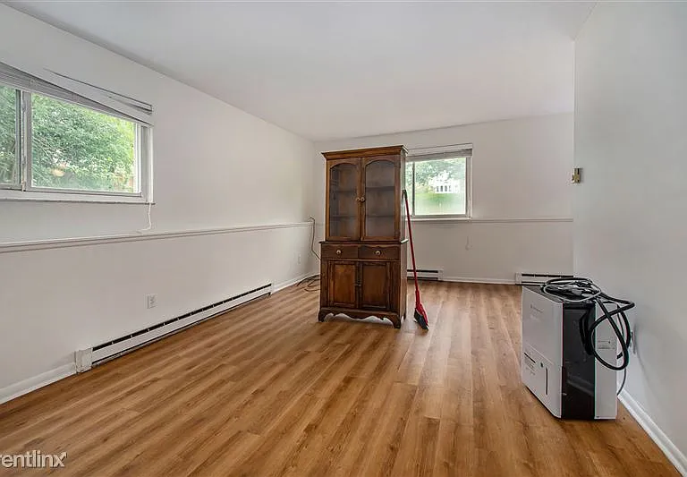 1651 Dicken Dr — Photo 3