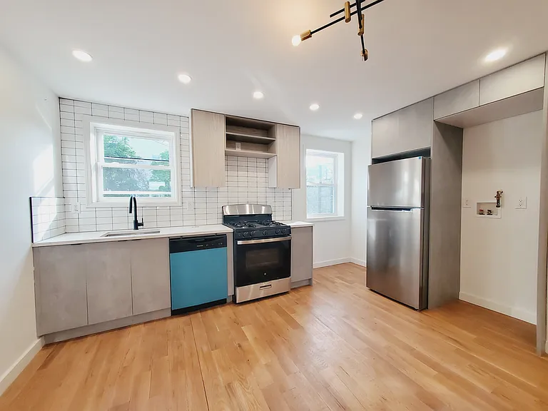 100 Chestnut St #3E — Photo 1