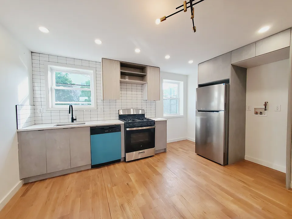 100 Chestnut St #3E