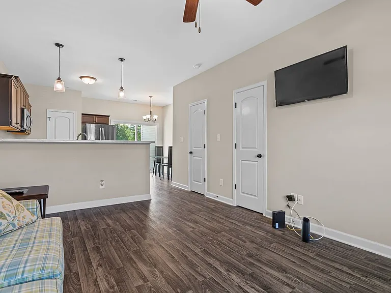 204 Alexa Pl — Photo 6