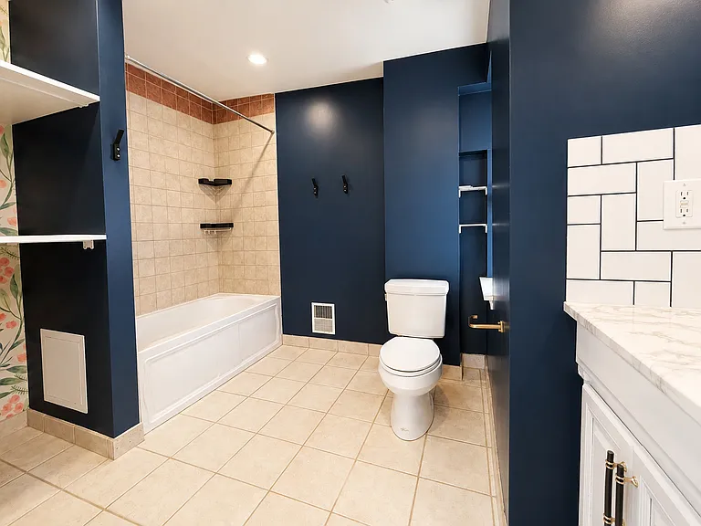 1811 Montrose St — Photo 18
