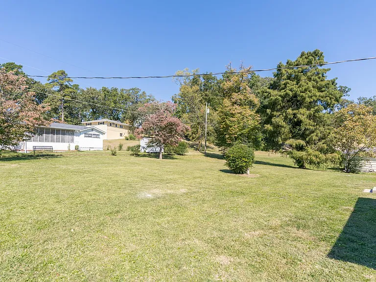 913 Woodmore Ter — Photo 13