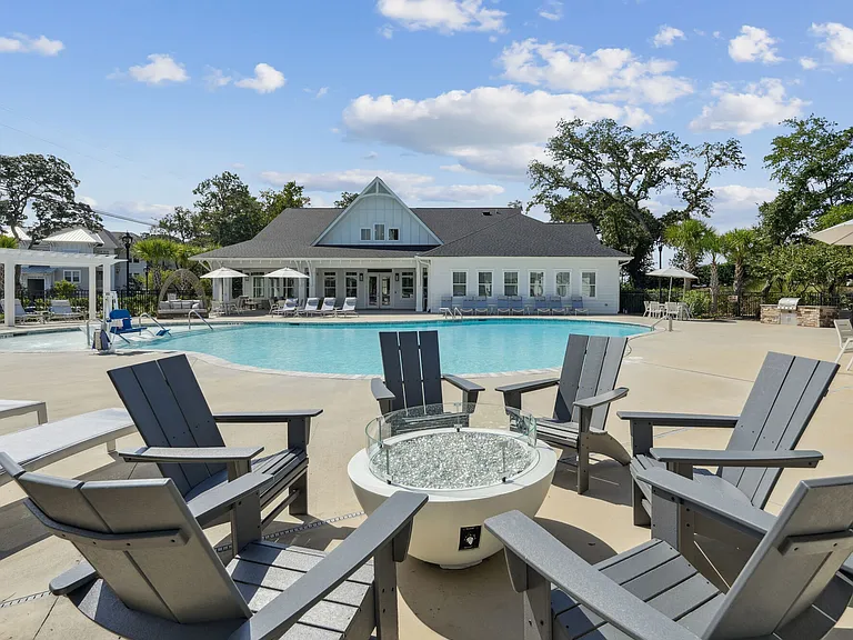Beaumont Oaks at Porters Neck Apartments & Townhomes — Photo 16