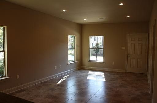 2nd image of 204 Santos St