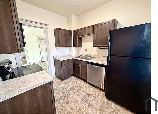 3rd image of 277 N Randolph St #277
