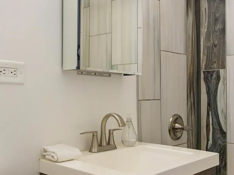 4136 W Palmer Ave #2L — Photo 5
