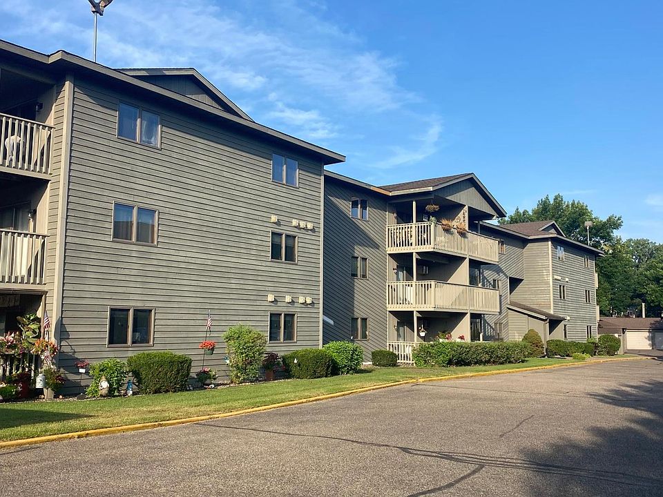 1st image of 930 Lyn Way APT 203