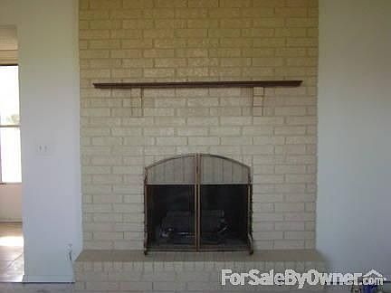 3rd image of 1303 W Rolling Oaks Dr
