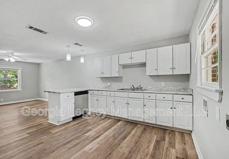 468 Taylor St — Photo 12