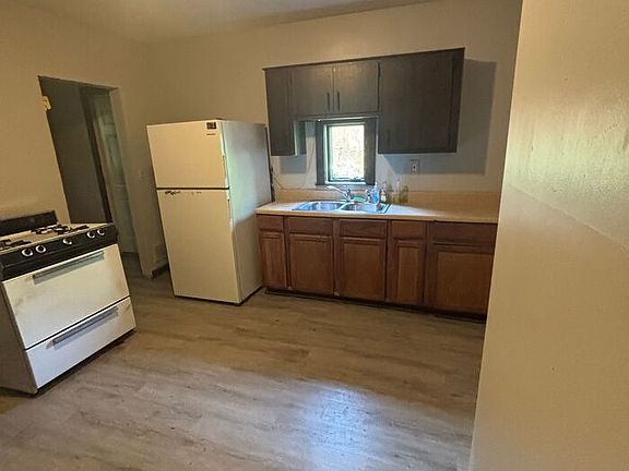 3rd image of 3211 Mapledale Ave #3211
