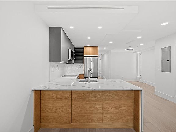 5th image of 118 Madison St #2
