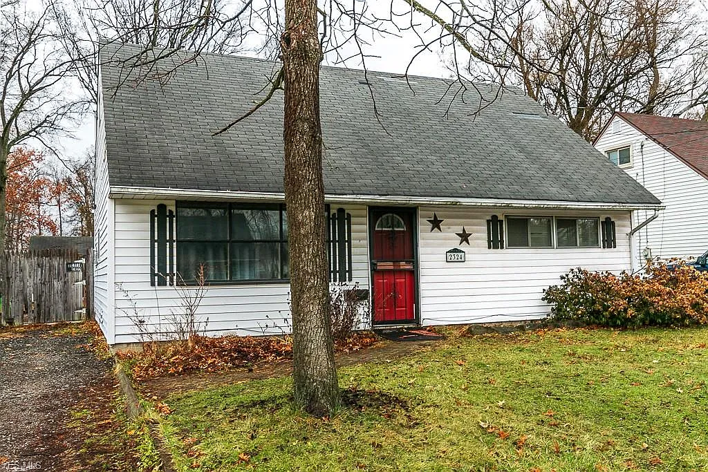 2324 Stephens Ave NW photo 1