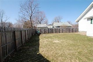 4th image of 180 Leslie St