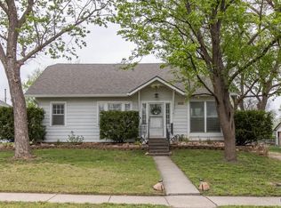 311 E 2nd St, Tonganoxie, KS 66086