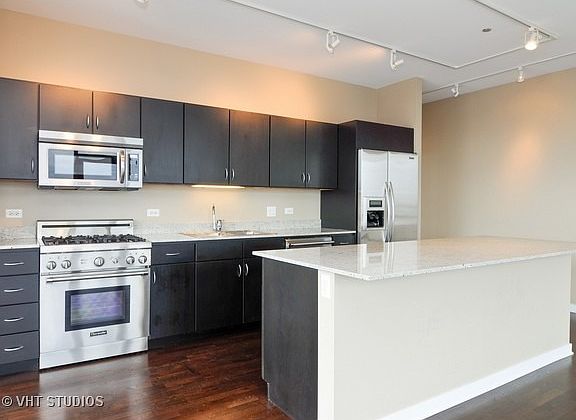 3rd image of 860 W Blackhawk St #2807