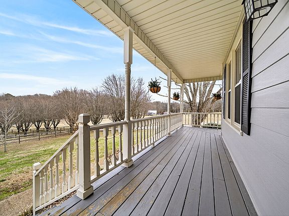3rd image of 3146 Old Greenbrier Pike
