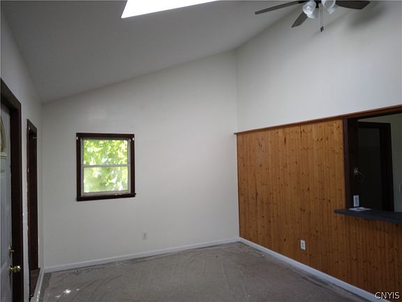 2nd image of 806 Dairy Hill Rd