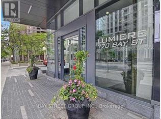770 Bay St #1812, Toronto, ON M5G 0A6