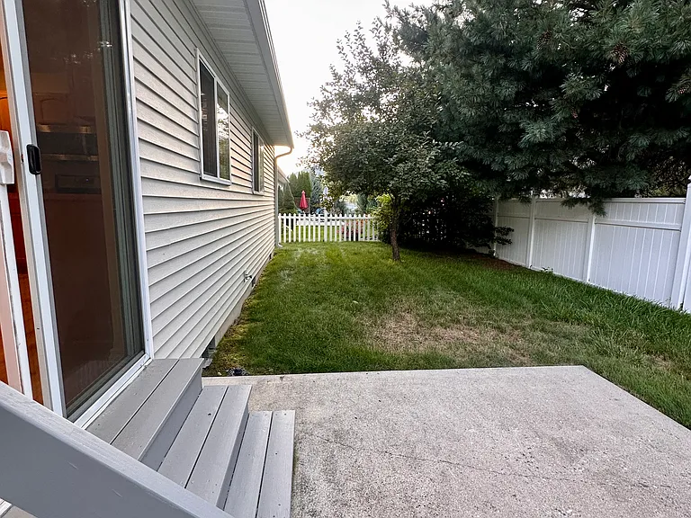414 Louis Ln — Photo 29