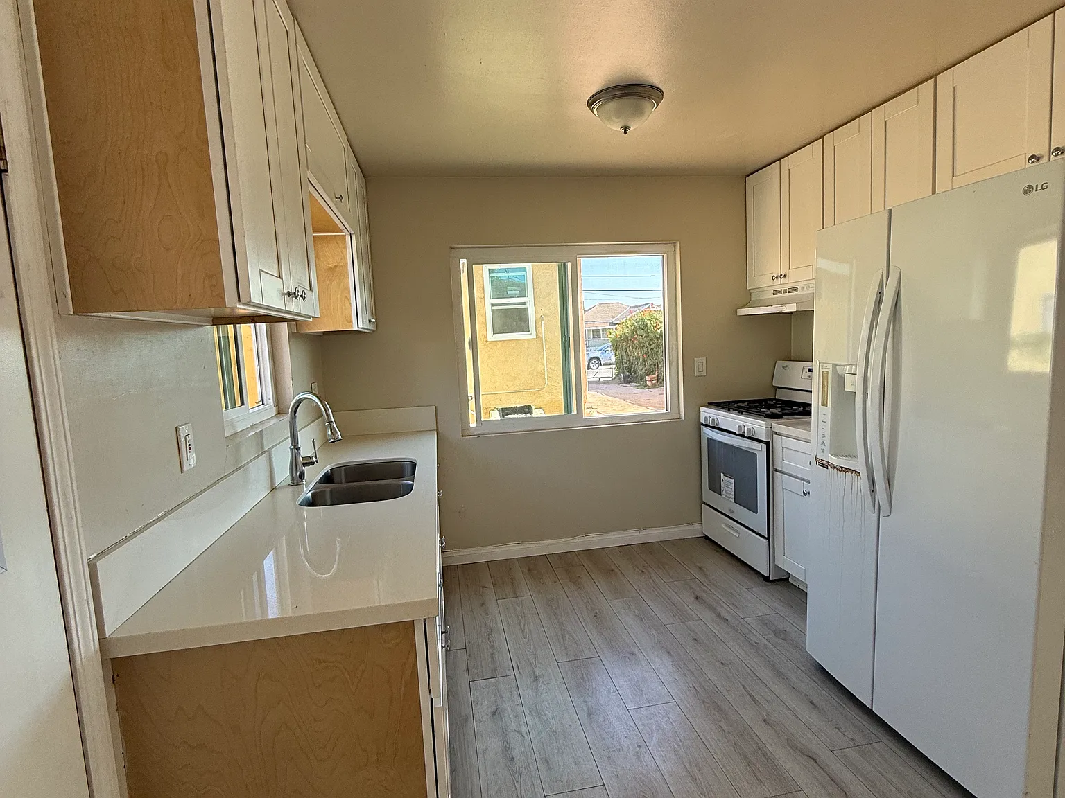 3 bed, 800 sqft, $1,100 — Photo 4