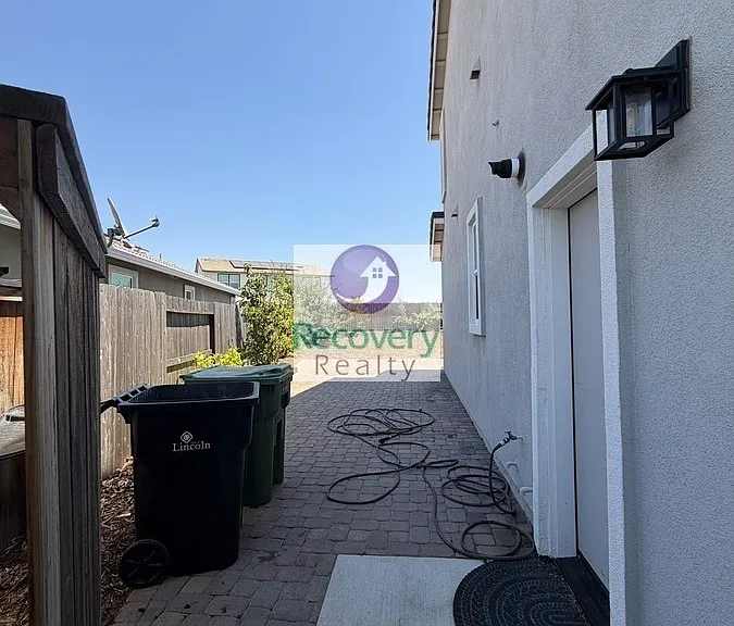 621 Tower Ct — Photo 4