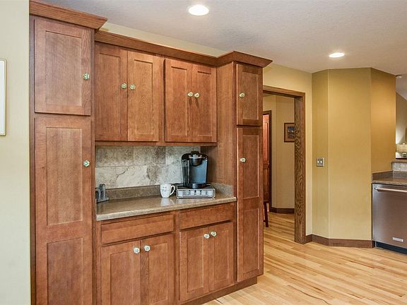 3rd image of 271 Woodfield Dr