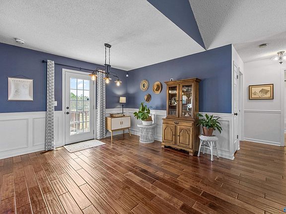 5th image of 265 Stilwell Dr