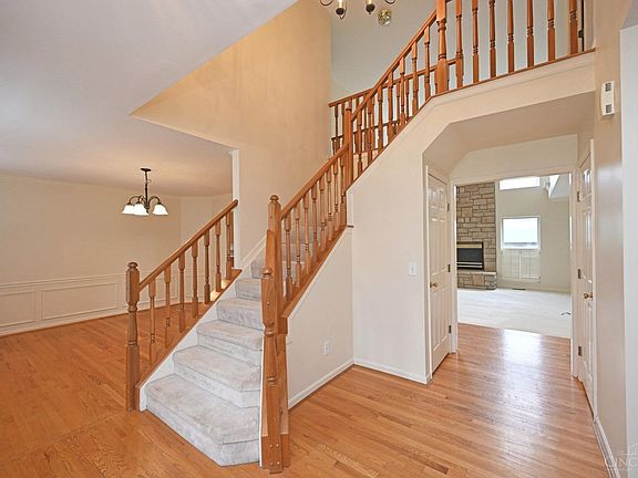 5th image of 379 Huntington Dr