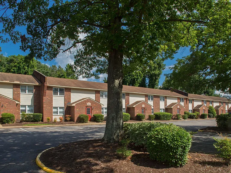 Chatham Square Apartments — Photo 11