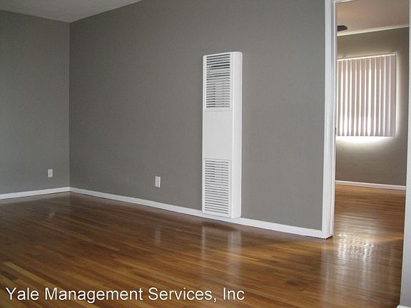 3rd image of 6865 Fulton Ave #8